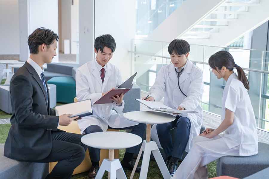 CRA・CRC・MR・品質管理の年収は？製薬会社など企業薬剤師を徹底解説の画像1