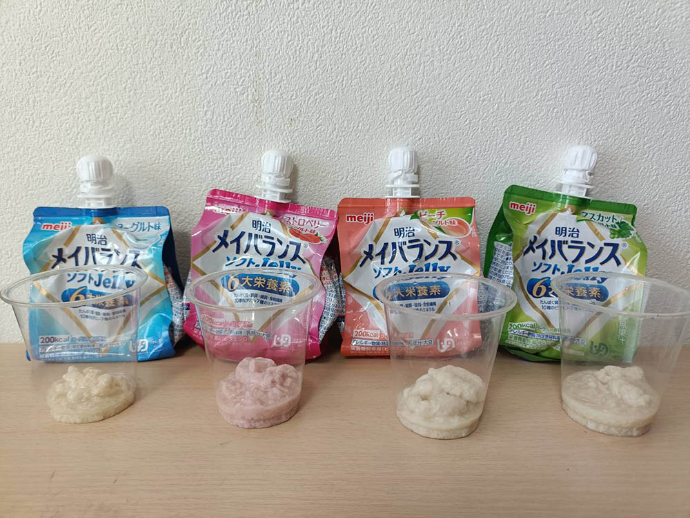 明治メイバランスソフトJelly（ゼリー）（左から）ヨーグルト味、ストロベリー味、ピーチ味、マスカット味